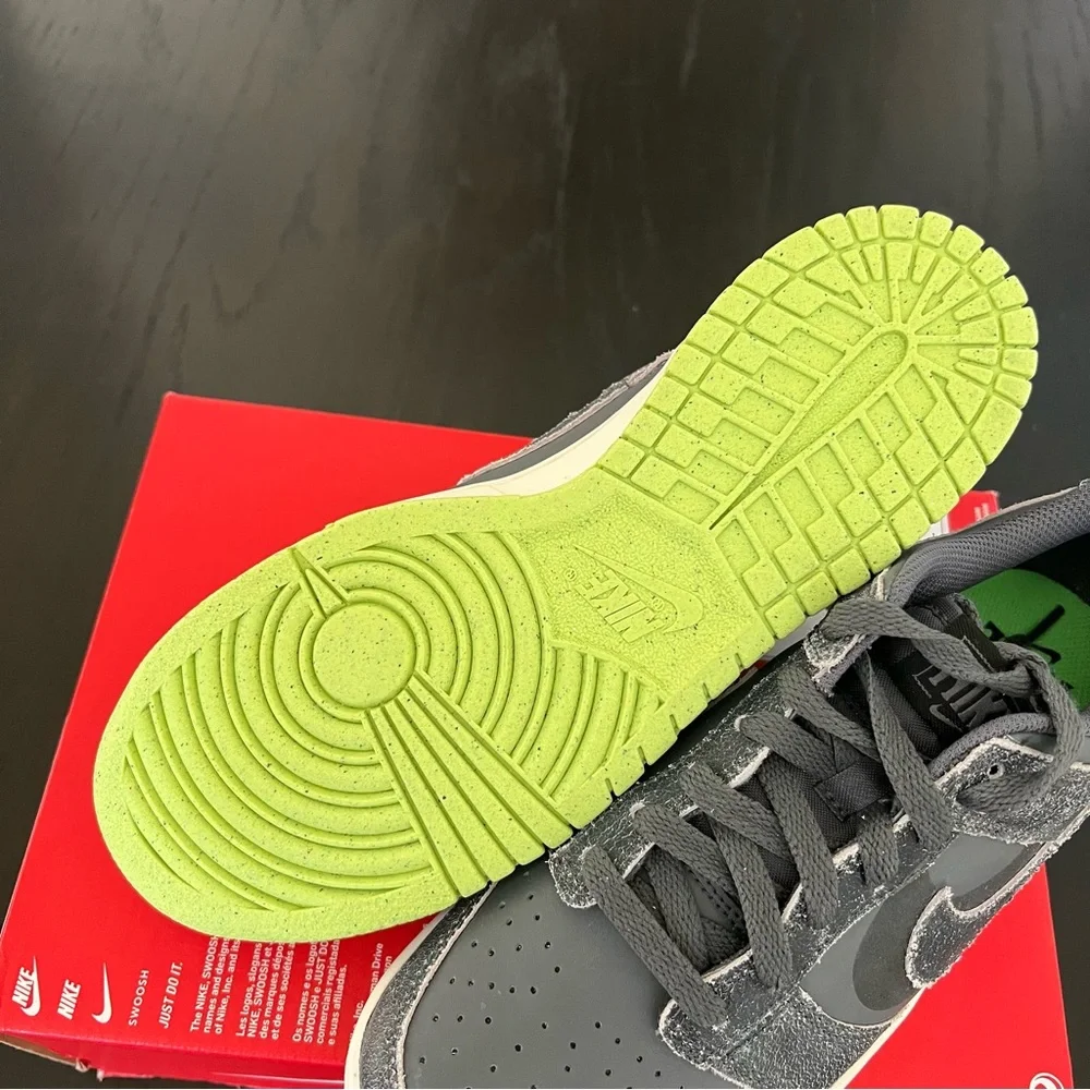 ✔️New✔️ NIKE Dunk Low SE GS Halloween Cauldron - Picture 4 of 10